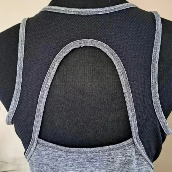 ❤️ Reebok Grey and  Black Workout Top - Picture 7 of 12